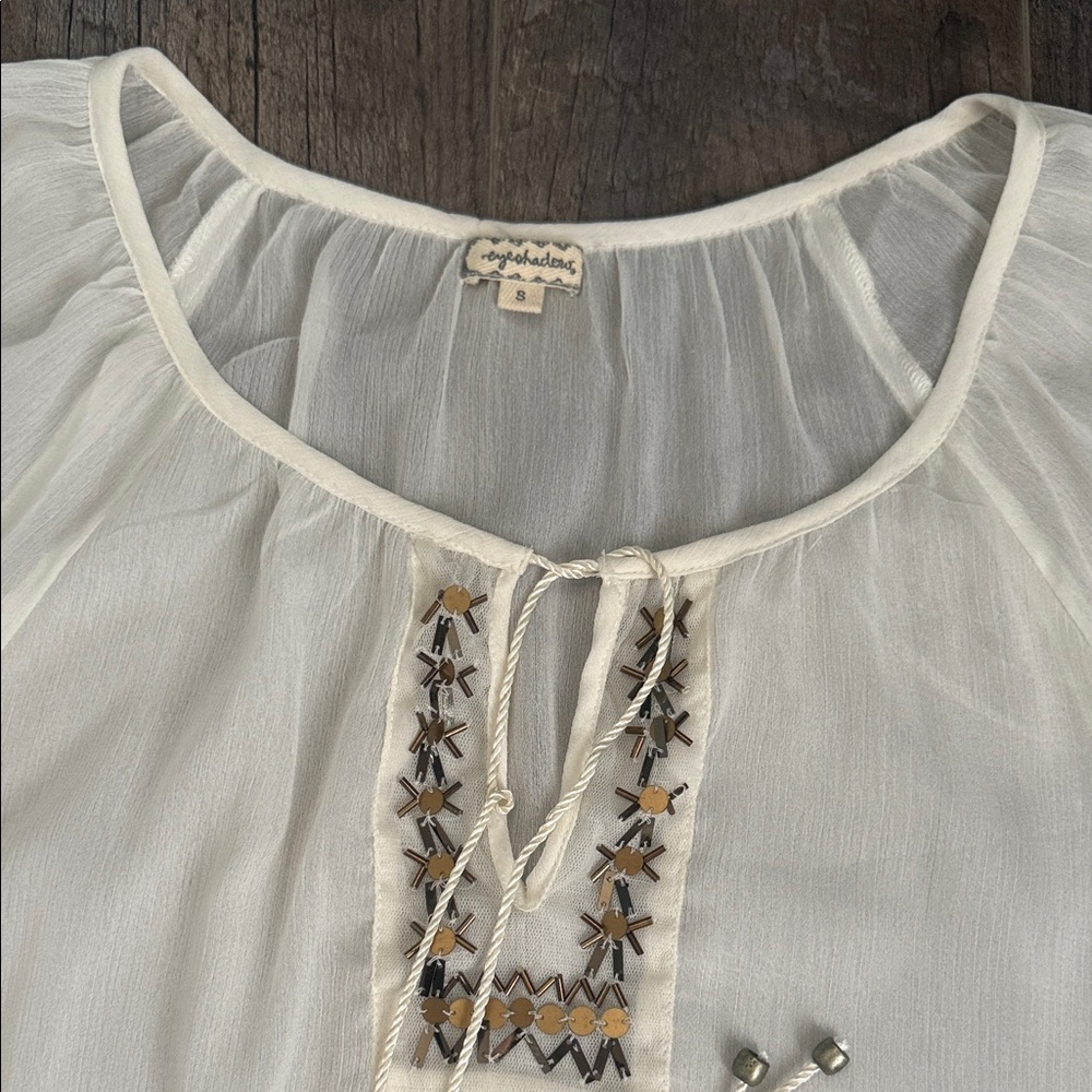 Eyeshadow Cream Blouse with Embroidery